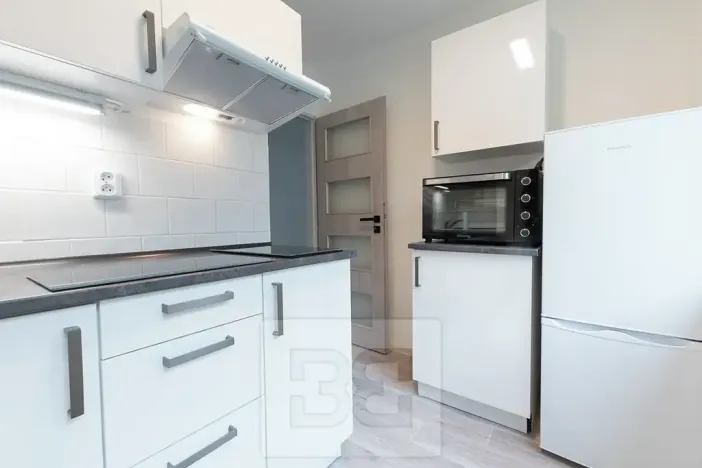 Pronájem bytu 1+1, Milovice, Spojovací, 27 m2