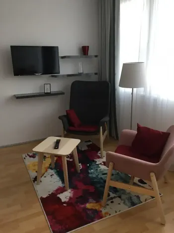 Pronájem bytu 1+kk, Praha - Karlín, Molákova, 36 m2