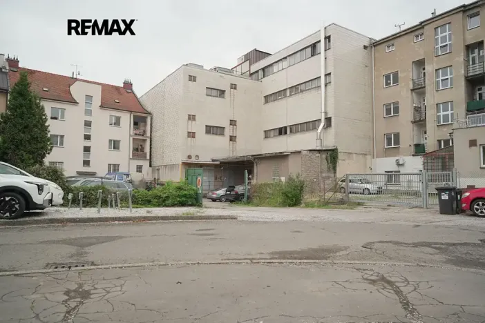 Pronájem obchodního prostoru, Hradec Králové, Gočárova třída, 865 m2