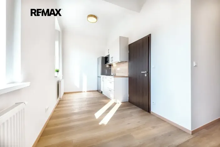 Pronájem bytu 1+kk, Praha - Libeň, náměstí Dr. Václava Holého, 27 m2