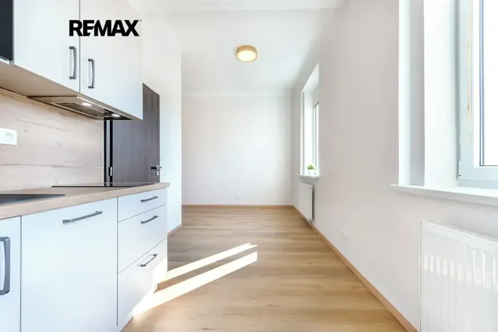 Pronájem bytu 1+kk, Praha - Libeň, náměstí Dr. Václava Holého, 27 m2