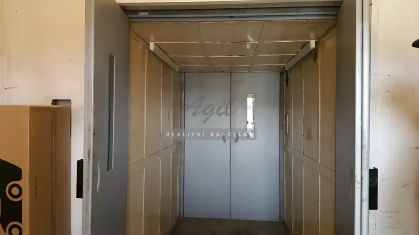 Pronájem výrobních prostor, Česká, 270 m2