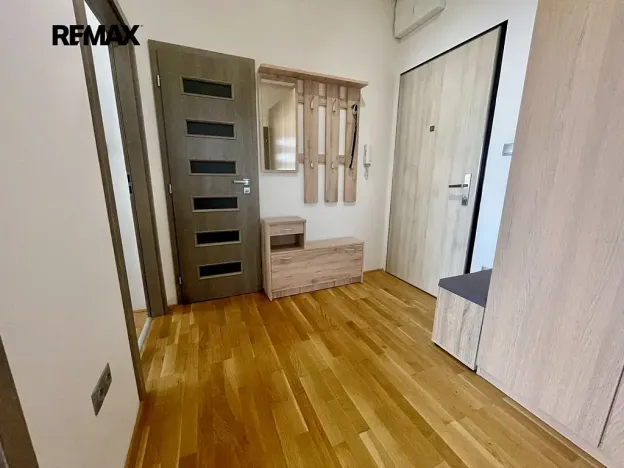Pronájem bytu 2+kk, Praha - Nusle, Na Veselí, 51 m2