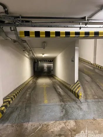 Pronájem garážového stání, Praha - Stodůlky, Petržílkova, 23 m2