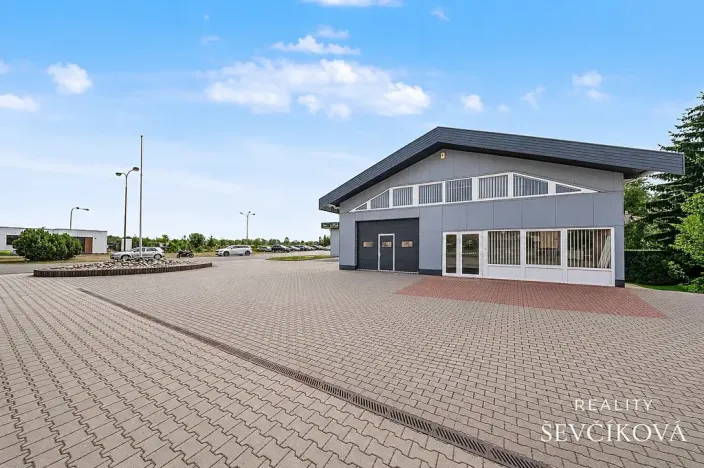 Pronájem obchodního prostoru, Hradec Králové, Vlčkovická, 700 m2