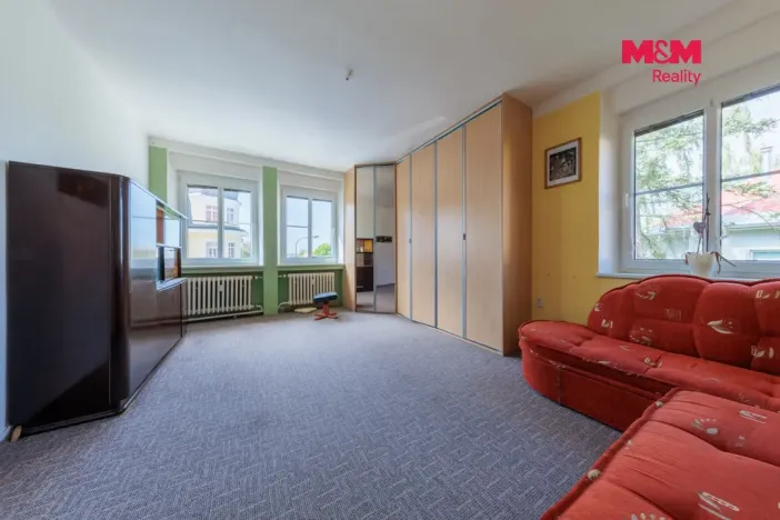 Prodej bytu 3+1, Karlovy Vary, Jiráskova, 74 m2