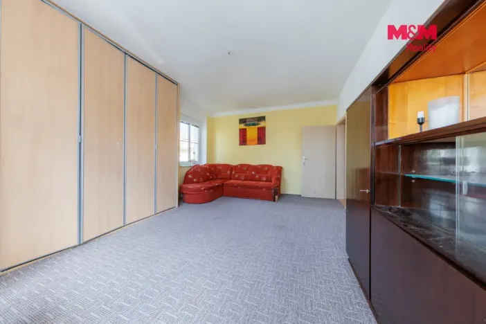 Prodej bytu 3+1, Karlovy Vary, Jiráskova, 74 m2
