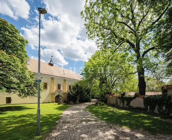 Prodej ubytování, Třebotov, U Tvrze, 2500 m2
