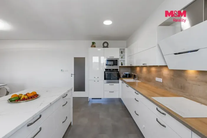 Prodej bytu 4+kk, Králův Dvůr - Levín, Na Lucberku, 141 m2