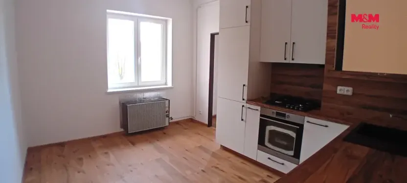 Pronájem bytu 2+kk, Dvůr Králové nad Labem, nábřeží Benešovo, 36 m2