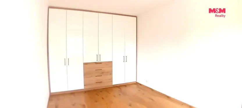 Pronájem bytu 2+kk, Dvůr Králové nad Labem, nábřeží Benešovo, 36 m2