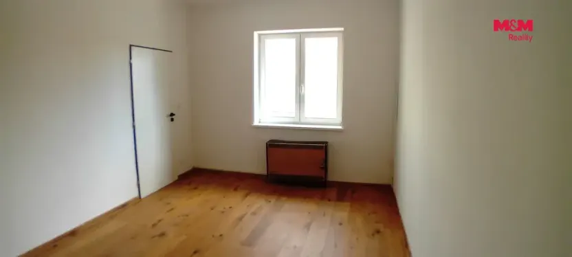 Pronájem bytu 2+kk, Dvůr Králové nad Labem, nábřeží Benešovo, 36 m2