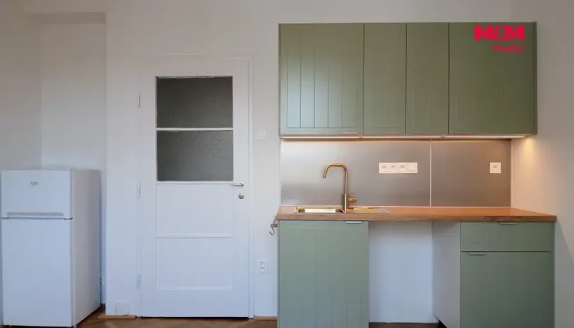 Pronájem bytu 1+kk, Praha - Holešovice, Bubenská, 21 m2
