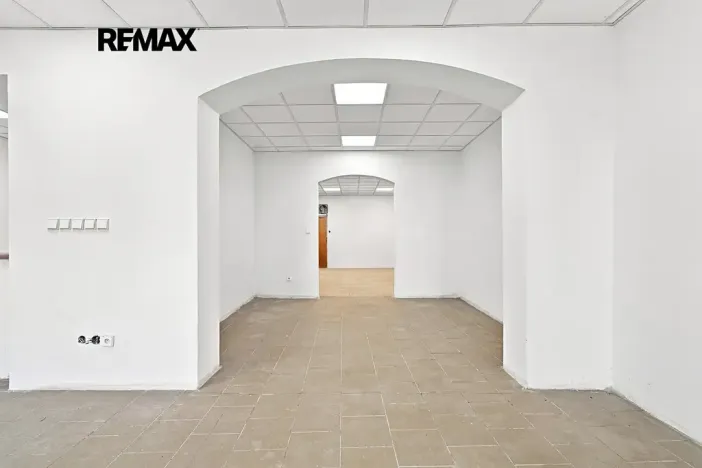 Pronájem obchodního prostoru, Přeštice, Masarykovo nám., 171 m2