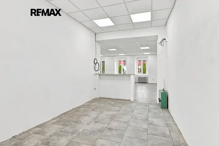 Pronájem obchodního prostoru, Přeštice, Masarykovo nám., 171 m2