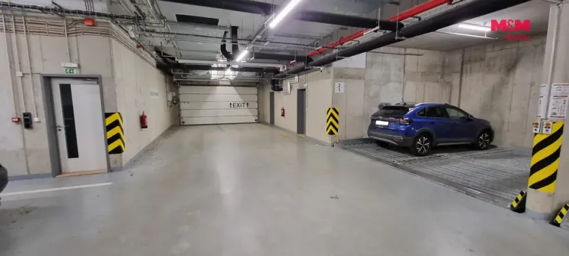 Prodej garážového stání, Praha, V jehličí, 12 m2