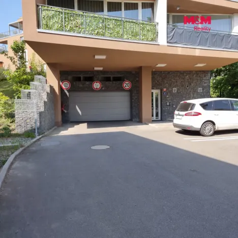 Prodej garážového stání, Praha, V jehličí, 12 m2