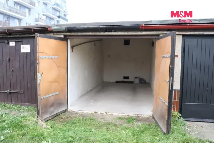 Prodej garáže, Praha, Novobohdalecká, 18 m2