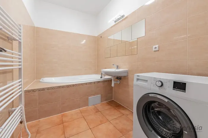 Prodej bytu 2+kk, Praha - Libeň, Sokolovská, 57 m2
