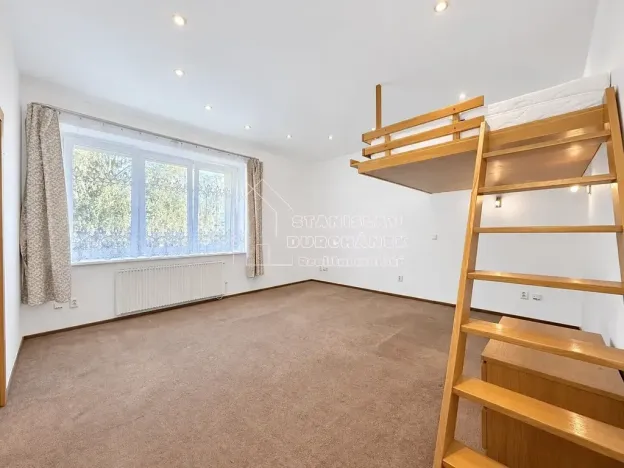 Pronájem bytu 2+1, Praha - Kobylisy, Střelničná, 72 m2