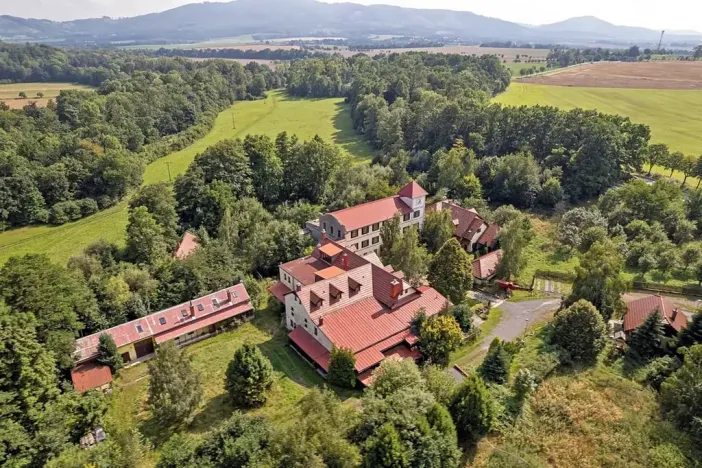 Dražba ubytování, Všechovice, 2500 m2