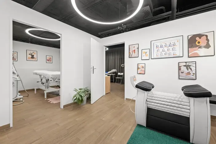 Pronájem obchodního prostoru, Praha - Karlín, Sokolovská, 179 m2