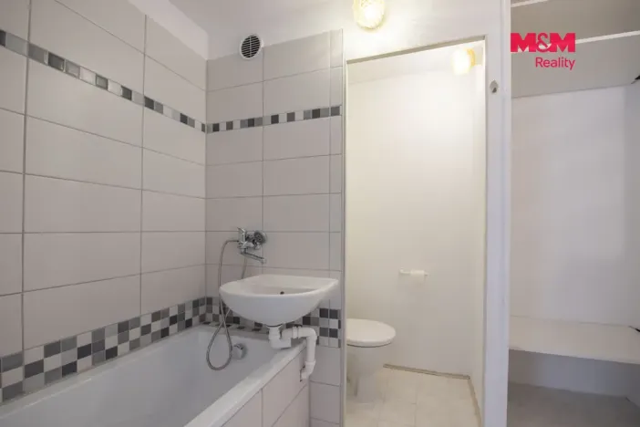 Pronájem bytu 1+1, Hradec Králové - Moravské Předměstí, Sezemická, 33 m2