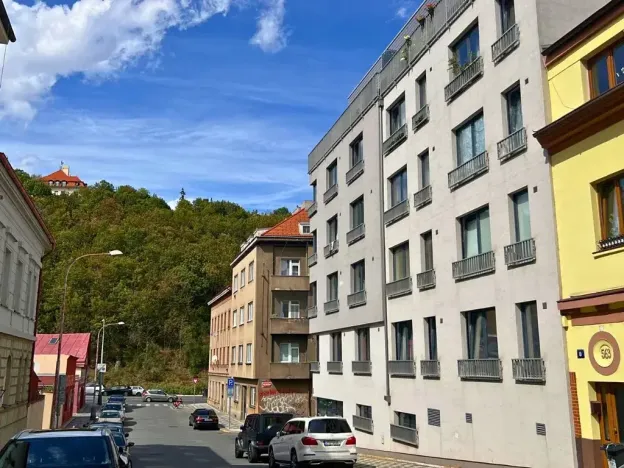 Pronájem garážového stání, Praha - Smíchov, Pod Barvířkou, 16 m2