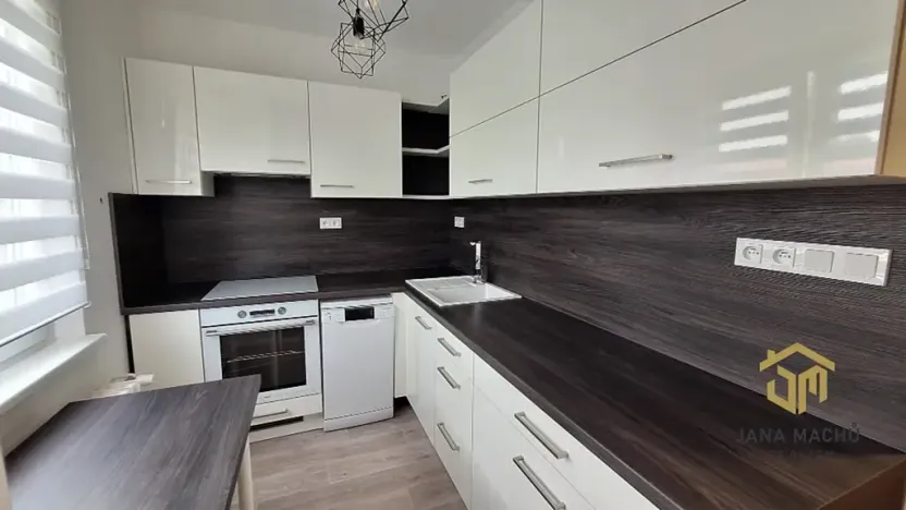 Prodej bytu 2+1, Kroměříž, Velehradská, 56 m2