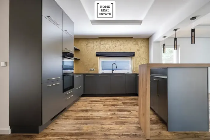 Prodej bytu 4+kk, Karlovy Vary, Šumavská, 171 m2