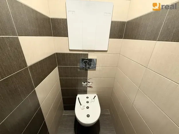 Pronájem bytu 3+1, Praha - Petrovice, Rezlerova, 73 m2
