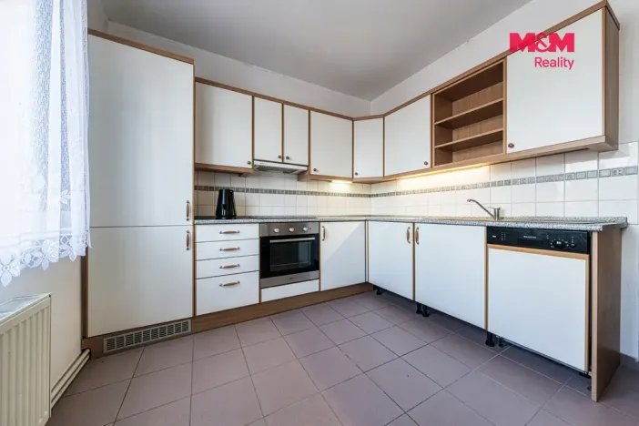 Prodej bytu 2+1, Rožďalovice, Náměstí, 61 m2