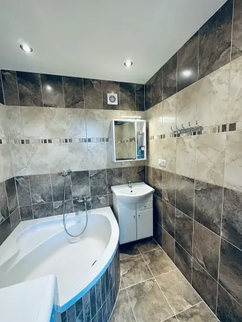 Prodej bytu 3+1, Karlovy Vary, Dvořákova, 83 m2