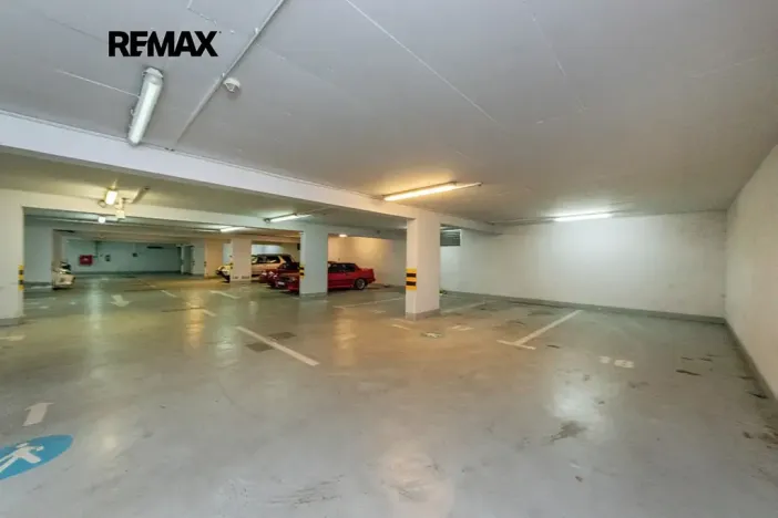 Prodej garážového stání, Praha - Břevnov, Rejchova, 12 m2