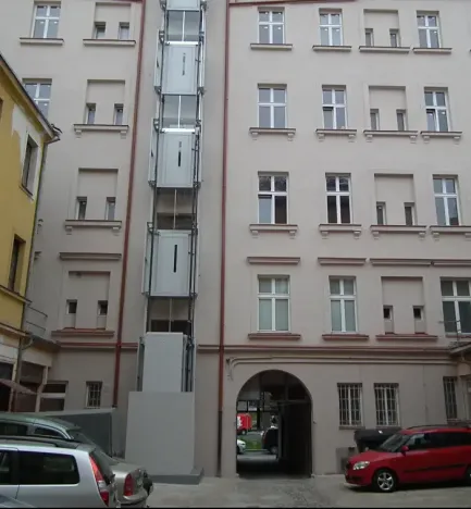 Pronájem bytu 2+kk, Praha - Karlín, Pobřežní, 50 m2