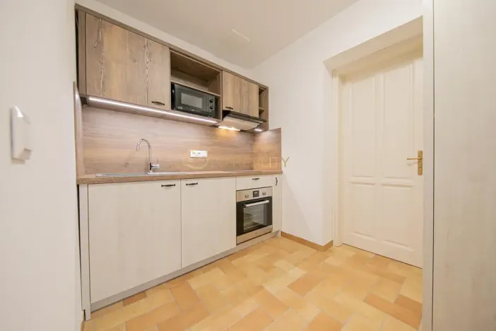 Pronájem bytu 1+1, Olomouc, Šemberova, 30 m2