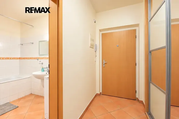 Prodej bytu 1+kk, Praha - Strašnice, Názovská, 35 m2