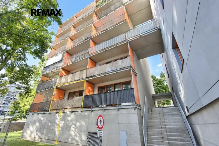 Prodej bytu 1+kk, Praha - Strašnice, Názovská, 35 m2