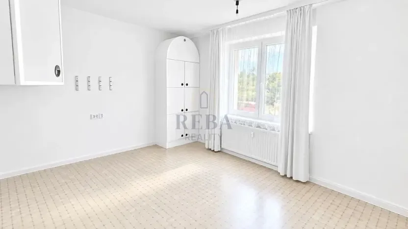 Prodej bytu 3+1, Karlovy Vary, Úvalská, 83 m2