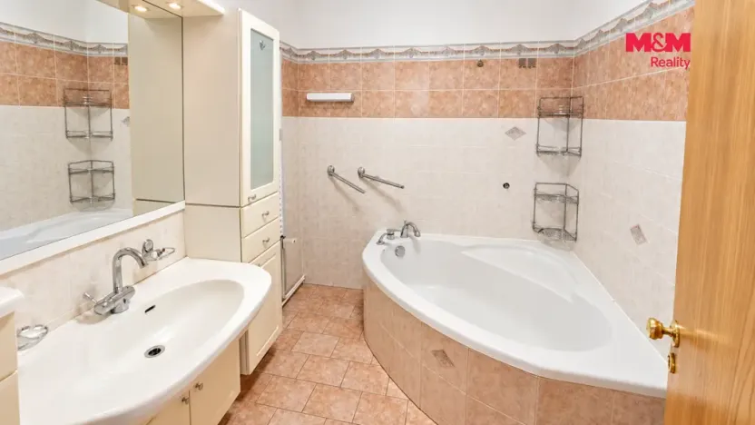 Pronájem bytu 3+kk, Jinočany, Náměstí 5. května, 99 m2