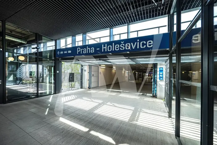 Pronájem kanceláře, Praha - Holešovice, Pod dráhou, 673 m2