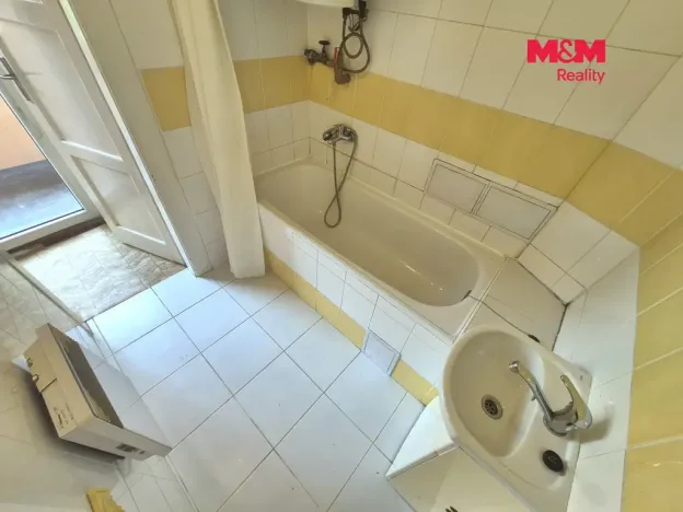 Pronájem bytu 1+kk, Praha - Holešovice, Stupkova, 31 m2
