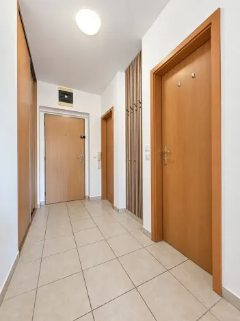 Pronájem bytu 1+kk, Praha - Podolí, Dvorecká, 43 m2