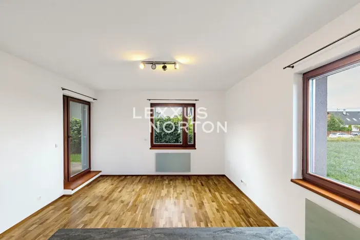 Pronájem bytu 2+kk, Praha - Uhříněves, V bytovkách, 54 m2