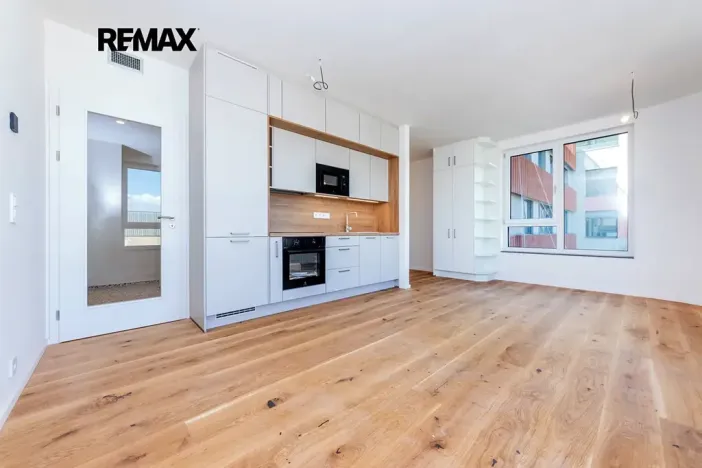 Pronájem bytu 1+kk, Praha - Radlice, U Komína, 37 m2