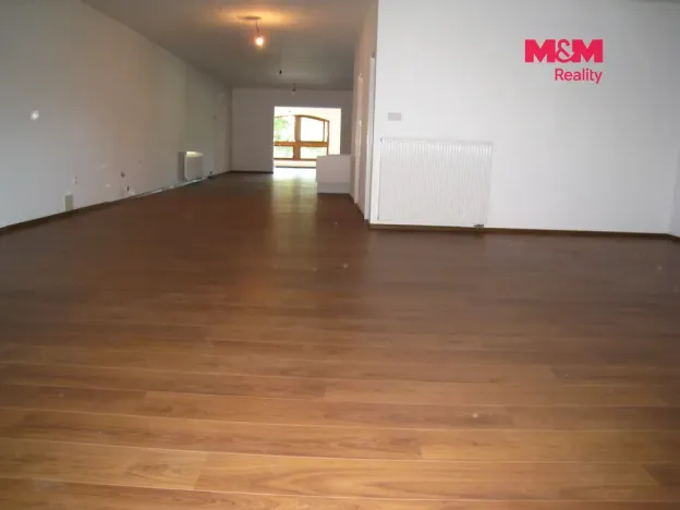Prodej obchodního prostoru, Frenštát pod Radhoštěm, nám. Míru, 900 m2