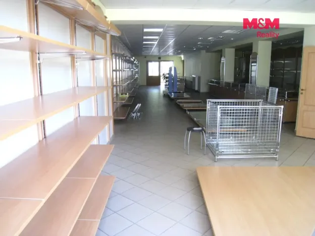 Prodej obchodního prostoru, Frenštát pod Radhoštěm, nám. Míru, 900 m2