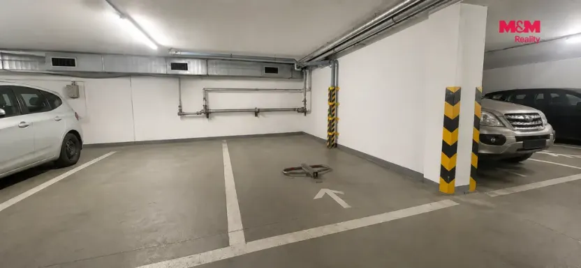 Pronájem garážového stání, Praha - Troja, K Haltýři, 13 m2
