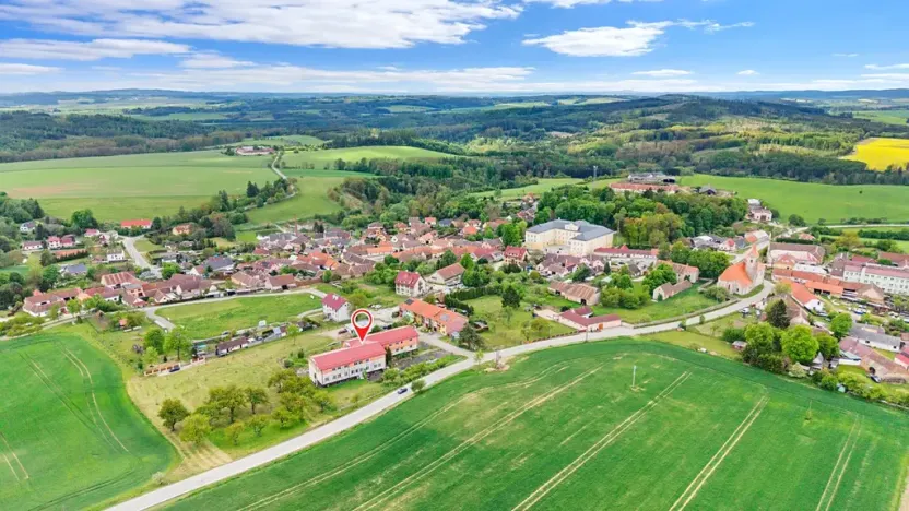 Prodej činžovního domu, Staré Hobzí, 1650 m2