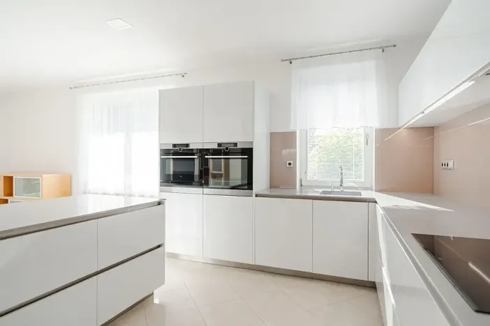 Pronájem rodinného domu, Benátky, 241 m2